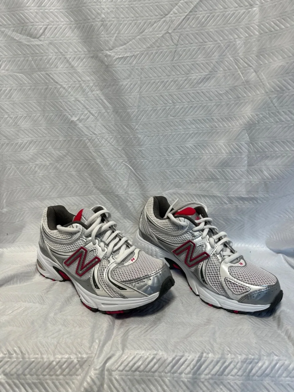 New Balance 470 Running Shoe Sneaker Sz 6 Women’s White Silver Pink